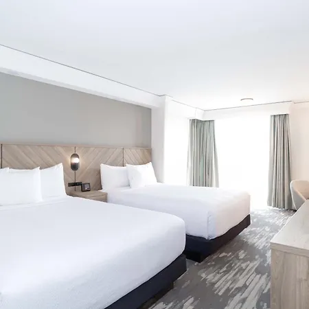 Sandman Signature Toronto Airport Hotel Exterior photo