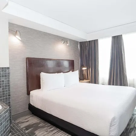 Sandman Signature Toronto Airport Hotel Exterior photo