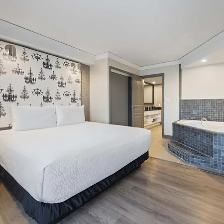 Sandman Signature Toronto Airport Hotel Exterior photo